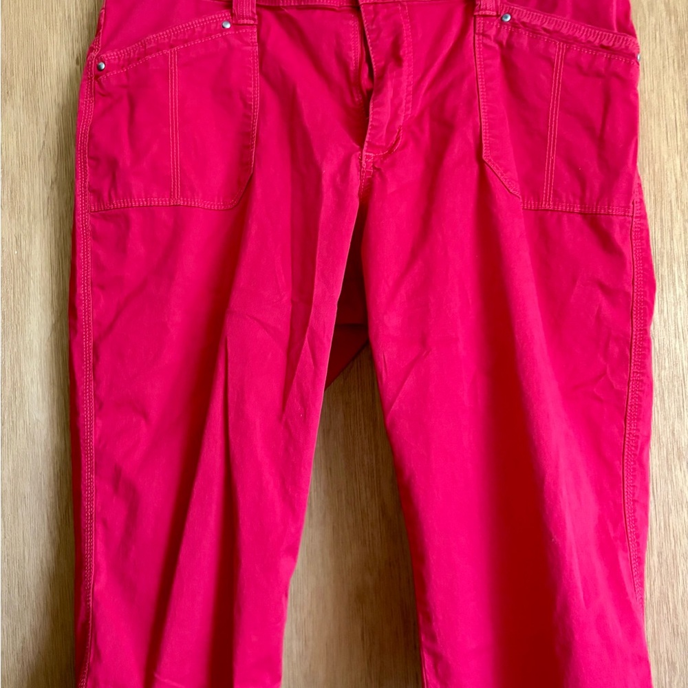 Lee Vibrant red Capri Pants